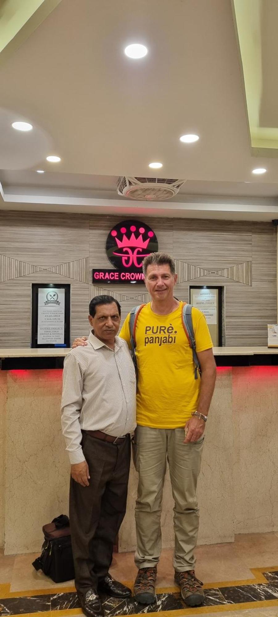 Grace Crown Hotel Islamabad Esterno foto